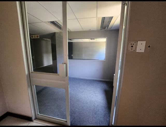 683M² OFFICE TO LET IN RANDJESPARK